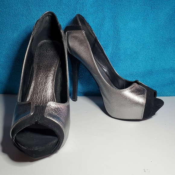 Joey Black and Silver High Heels Size 9 CUTE!! - Picture 2 of 15